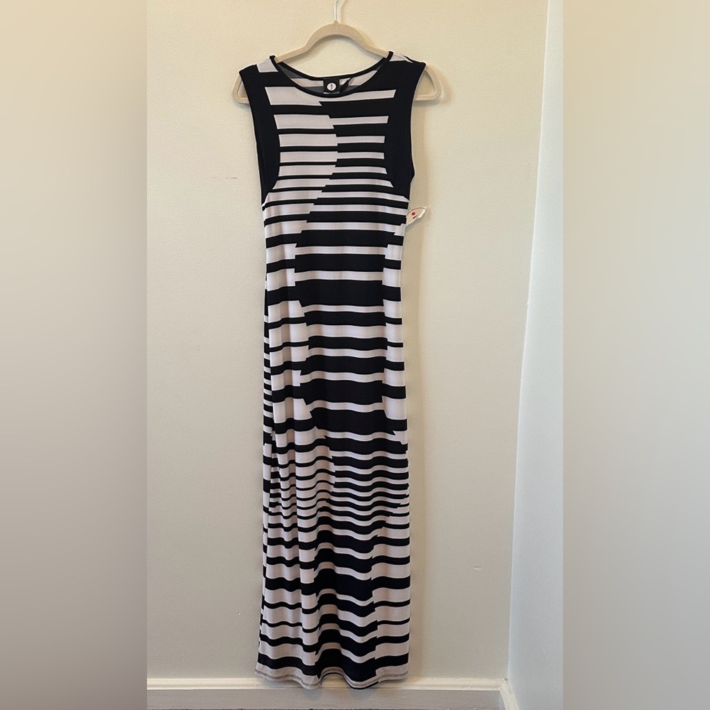 J. Black and white maxi dress Made in Canada NWT Size Medium